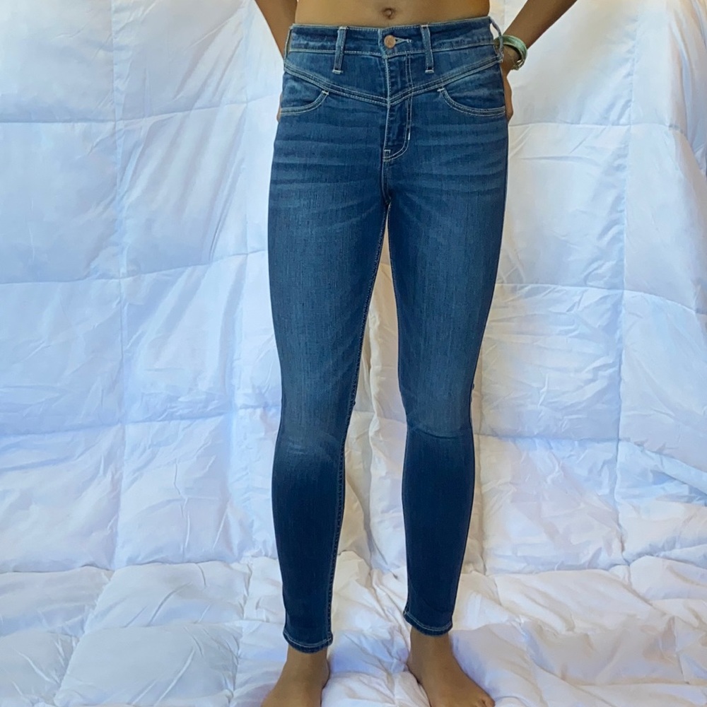 NWOT Hollister High-rise crop super skinny jeans.